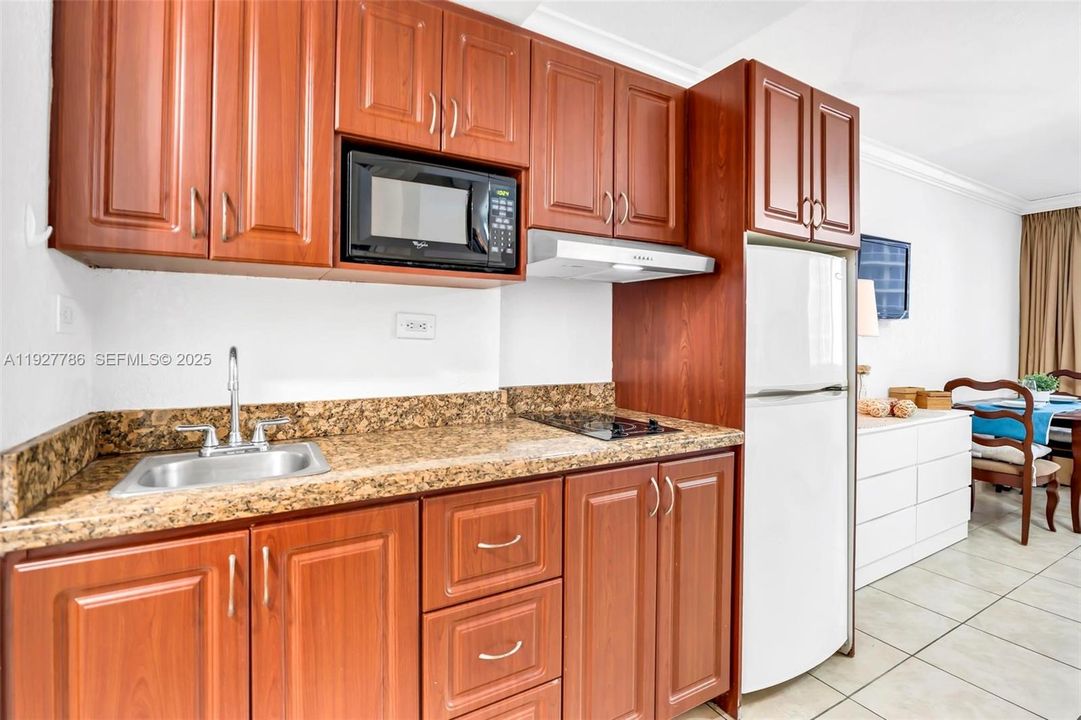 В аренду: $2,000 (0 спален, 1 ванн, 360 Квадратных фут)