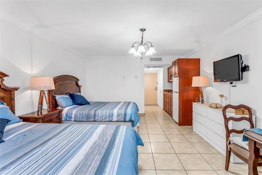 В аренду: $2,000 (0 спален, 1 ванн, 360 Квадратных фут)