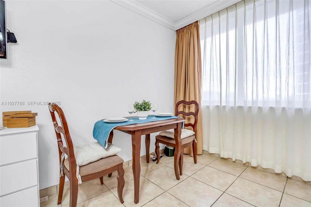 В аренду: $2,000 (0 спален, 1 ванн, 360 Квадратных фут)