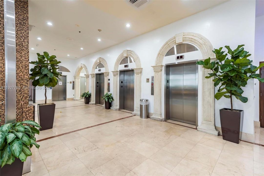 В аренду: $2,000 (0 спален, 1 ванн, 360 Квадратных фут)