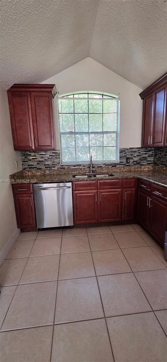 На продажу: $419,000 (5 спален, 2 ванн, 0 Квадратных фут)