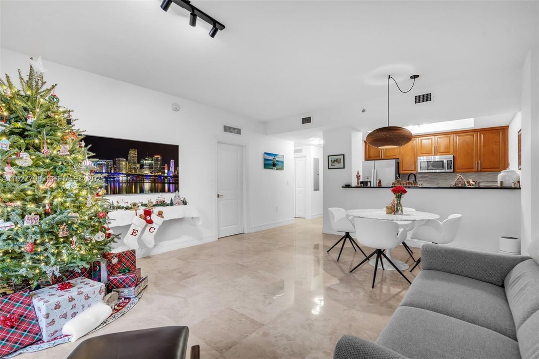 В аренду: $3,000 (1 спален, 1 ванн, 828 Квадратных фут)