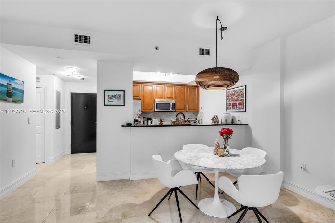 В аренду: $3,000 (1 спален, 1 ванн, 828 Квадратных фут)