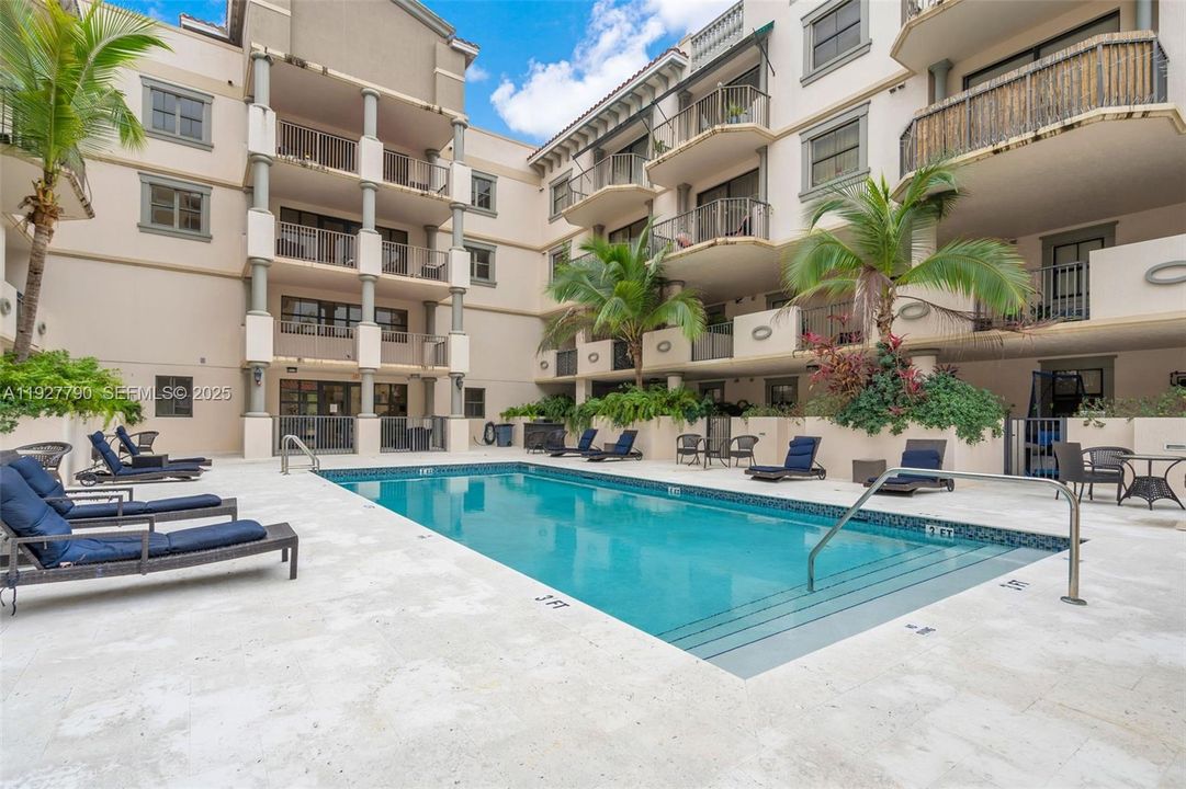 В аренду: $3,000 (1 спален, 1 ванн, 828 Квадратных фут)