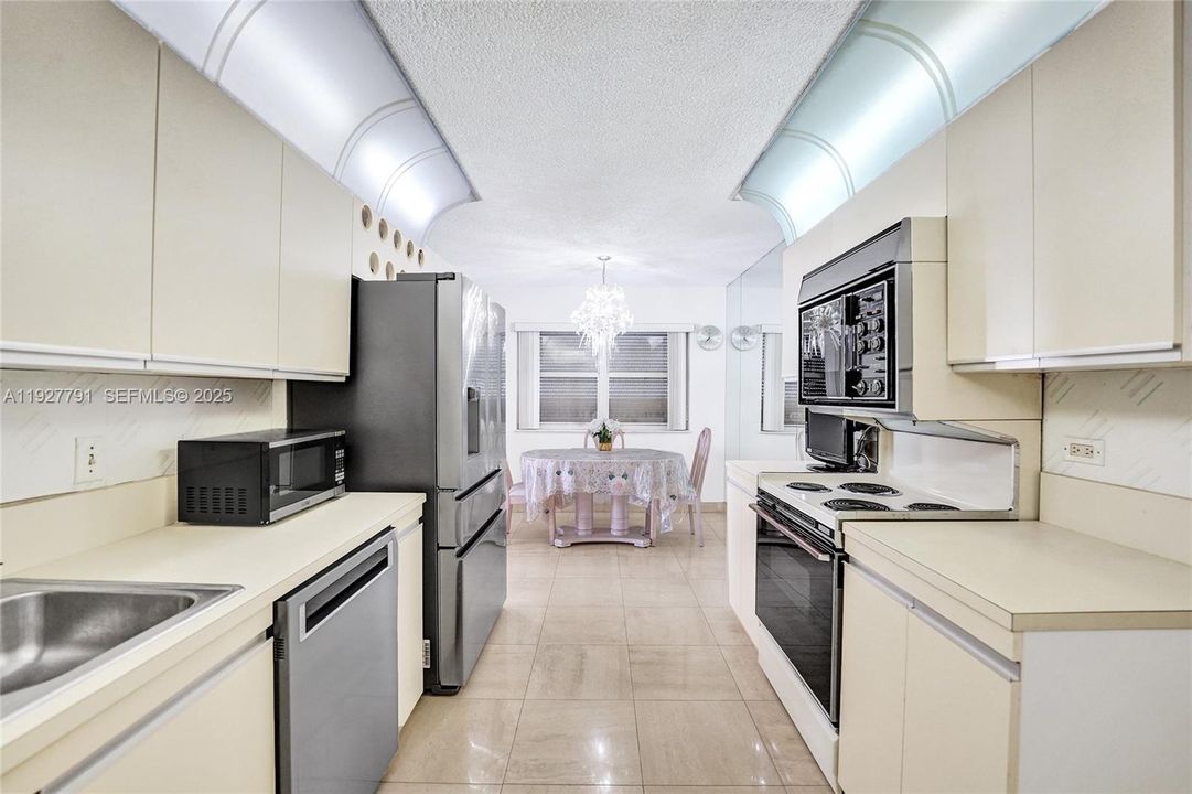 На продажу: $849,000 (3 спален, 2 ванн, 1990 Квадратных фут)