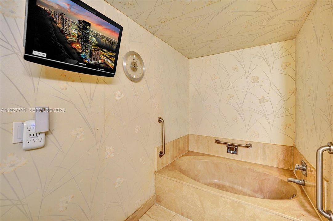 На продажу: $849,000 (3 спален, 2 ванн, 1990 Квадратных фут)