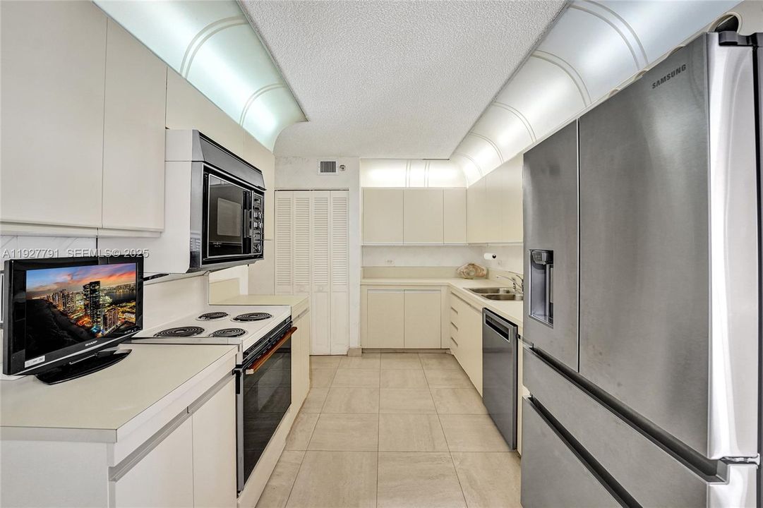 На продажу: $849,000 (3 спален, 2 ванн, 1990 Квадратных фут)