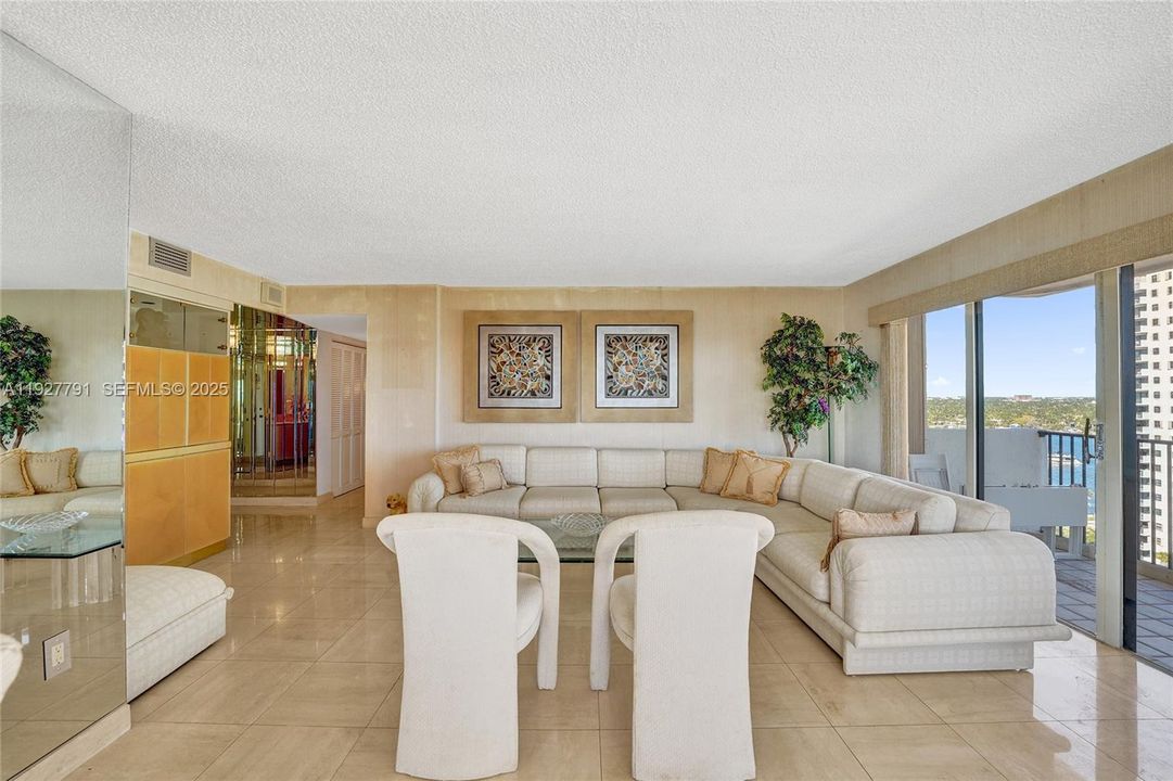 На продажу: $849,000 (3 спален, 2 ванн, 1990 Квадратных фут)