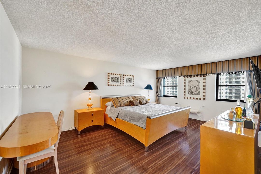 На продажу: $849,000 (3 спален, 2 ванн, 1990 Квадратных фут)