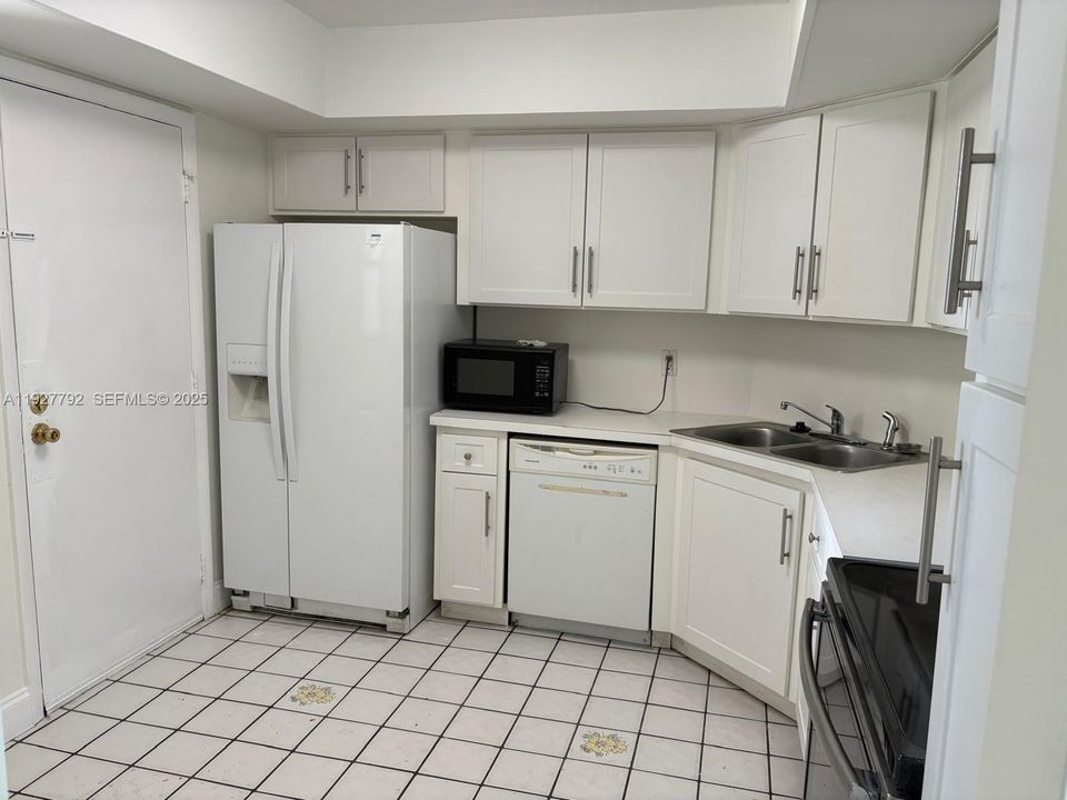 For Sale: $122,000 (2 beds, 2 baths, 1300 Square Feet)