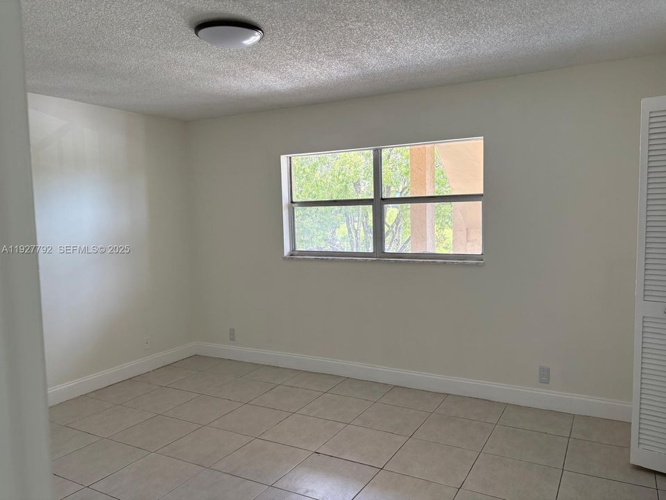 For Sale: $122,000 (2 beds, 2 baths, 1300 Square Feet)