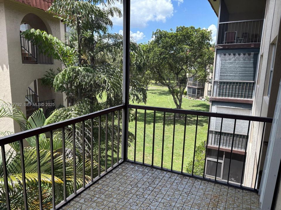 For Sale: $122,000 (2 beds, 2 baths, 1300 Square Feet)