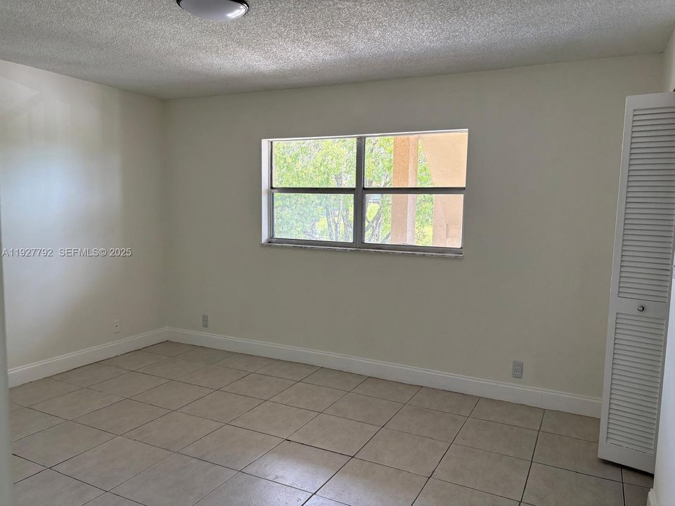 For Sale: $122,000 (2 beds, 2 baths, 1300 Square Feet)