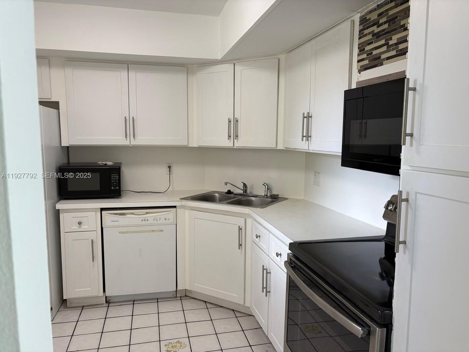 For Sale: $122,000 (2 beds, 2 baths, 1300 Square Feet)