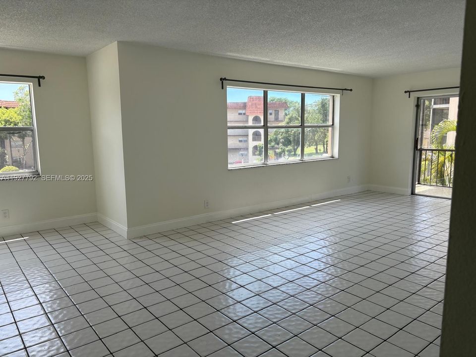 For Sale: $122,000 (2 beds, 2 baths, 1300 Square Feet)