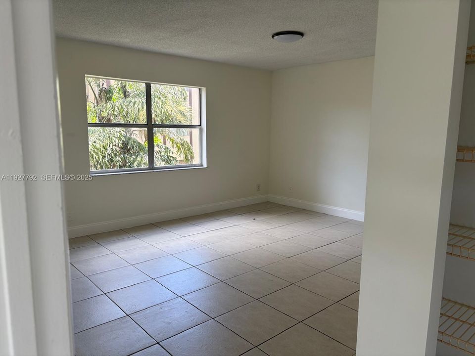 For Sale: $122,000 (2 beds, 2 baths, 1300 Square Feet)