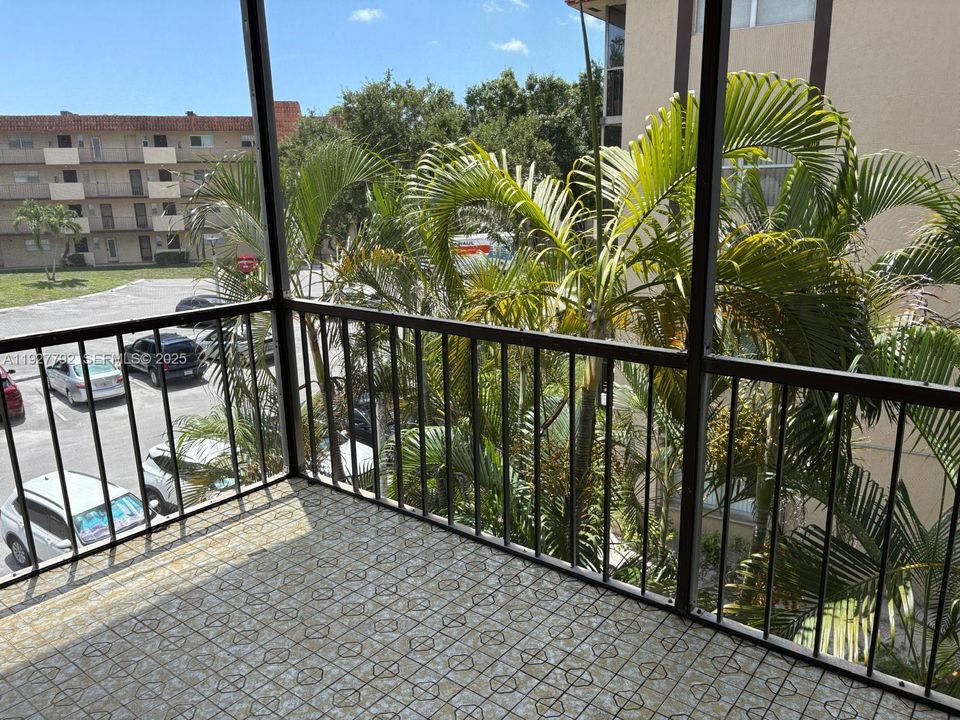 For Sale: $122,000 (2 beds, 2 baths, 1300 Square Feet)