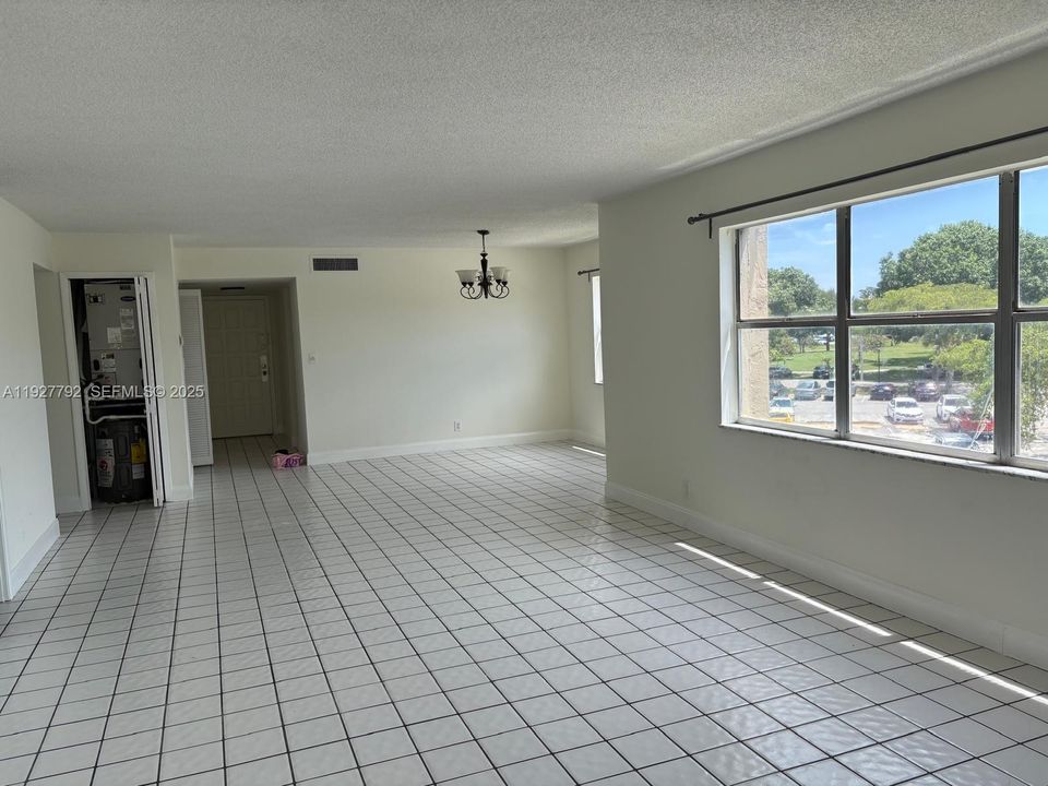 For Sale: $122,000 (2 beds, 2 baths, 1300 Square Feet)