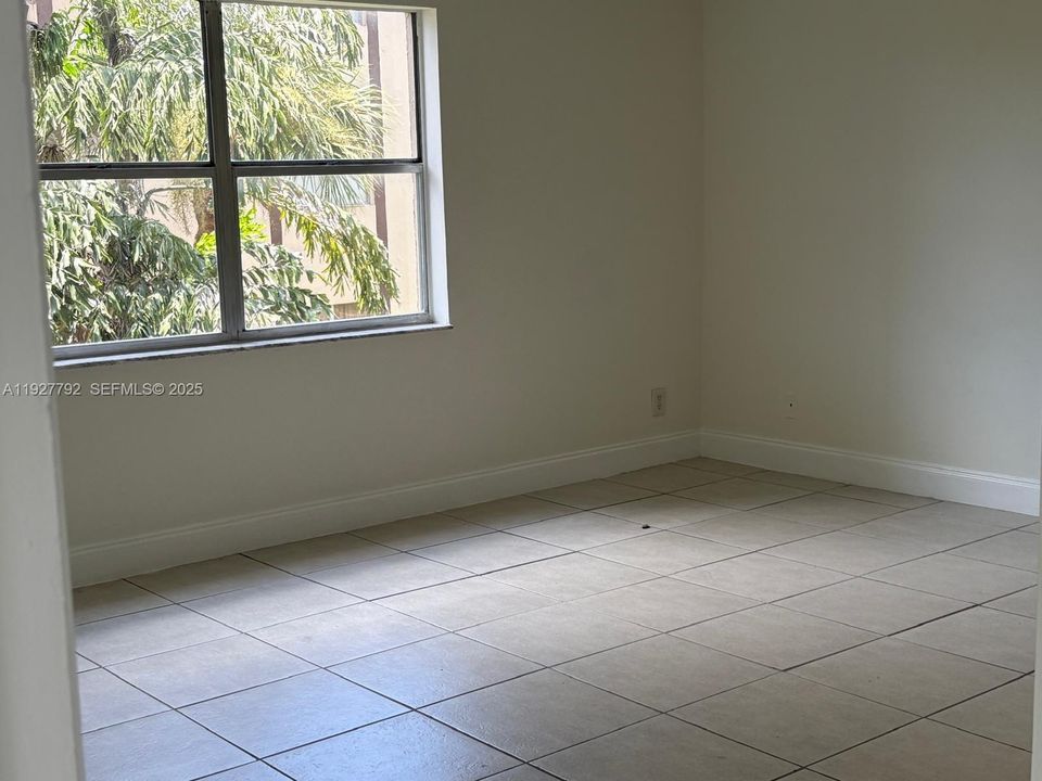 For Sale: $122,000 (2 beds, 2 baths, 1300 Square Feet)