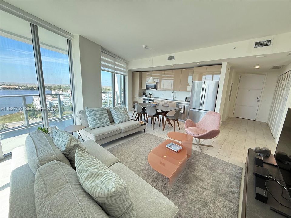 В аренду: $3,100 (2 спален, 2 ванн, 968 Квадратных фут)