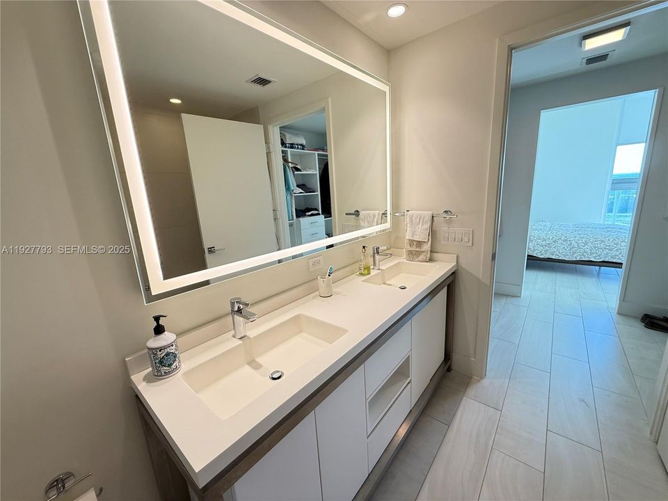 В аренду: $3,100 (2 спален, 2 ванн, 968 Квадратных фут)