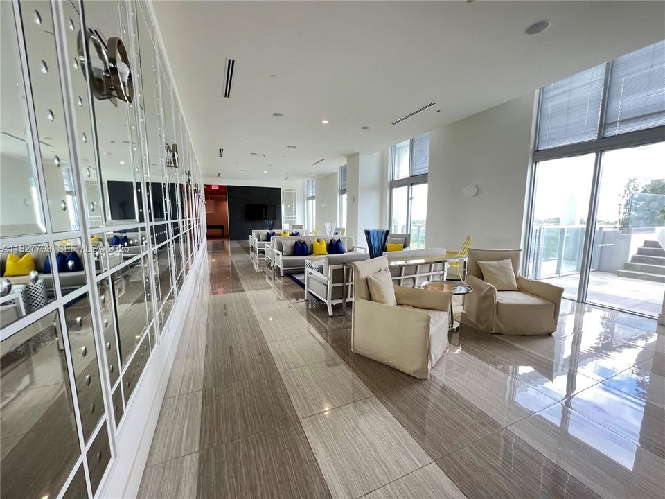 В аренду: $3,100 (2 спален, 2 ванн, 968 Квадратных фут)