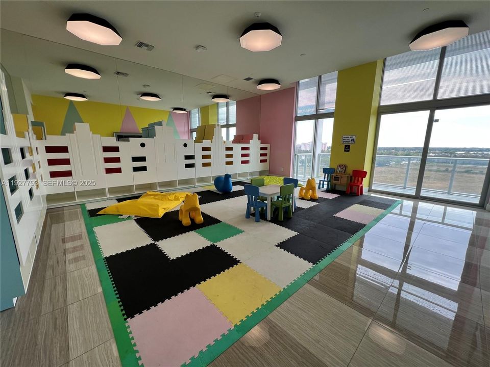 В аренду: $3,100 (2 спален, 2 ванн, 968 Квадратных фут)