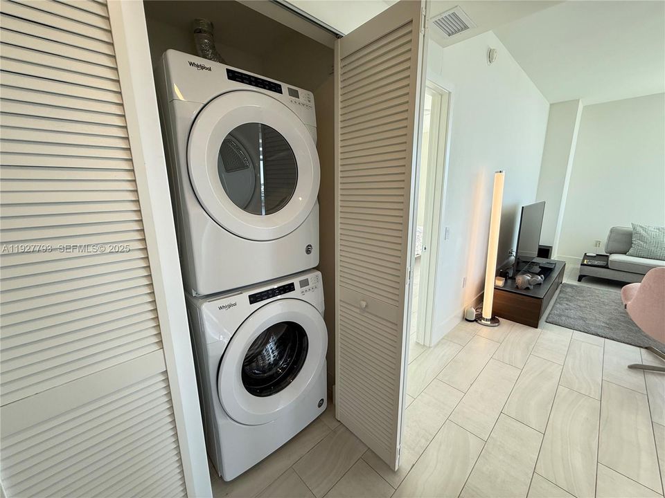 В аренду: $3,100 (2 спален, 2 ванн, 968 Квадратных фут)