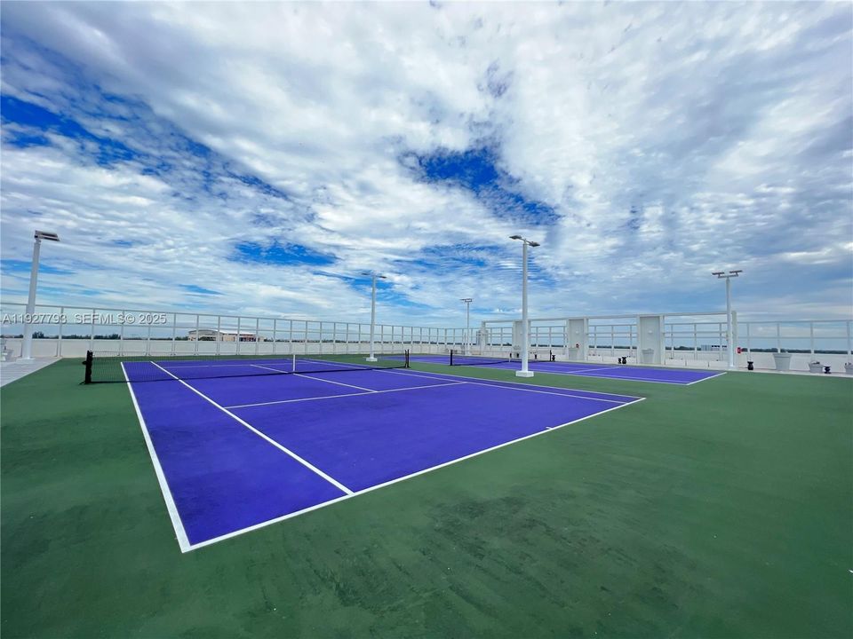 В аренду: $3,100 (2 спален, 2 ванн, 968 Квадратных фут)