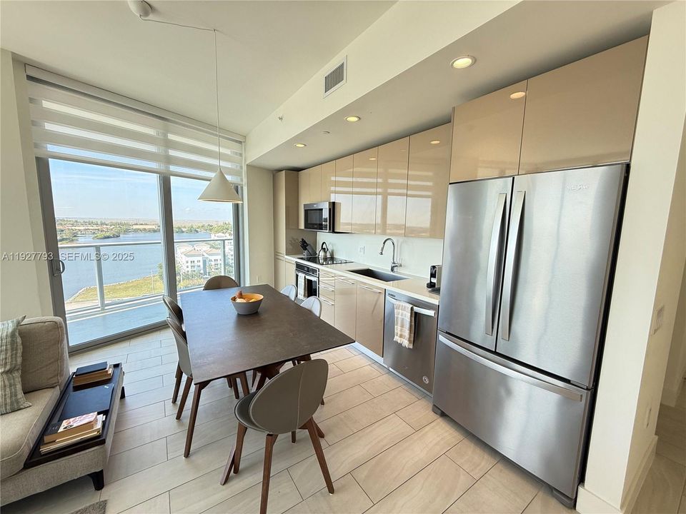 В аренду: $3,100 (2 спален, 2 ванн, 968 Квадратных фут)