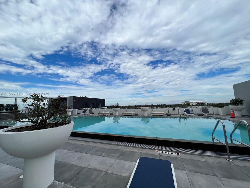 В аренду: $3,100 (2 спален, 2 ванн, 968 Квадратных фут)