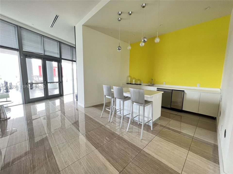 В аренду: $3,100 (2 спален, 2 ванн, 968 Квадратных фут)