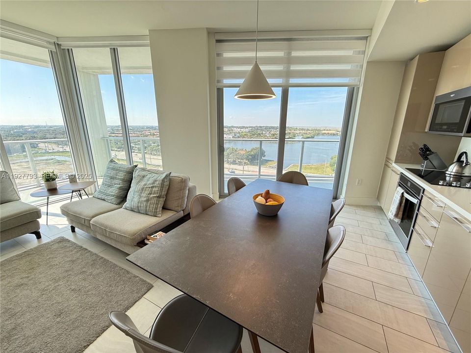 В аренду: $3,100 (2 спален, 2 ванн, 968 Квадратных фут)