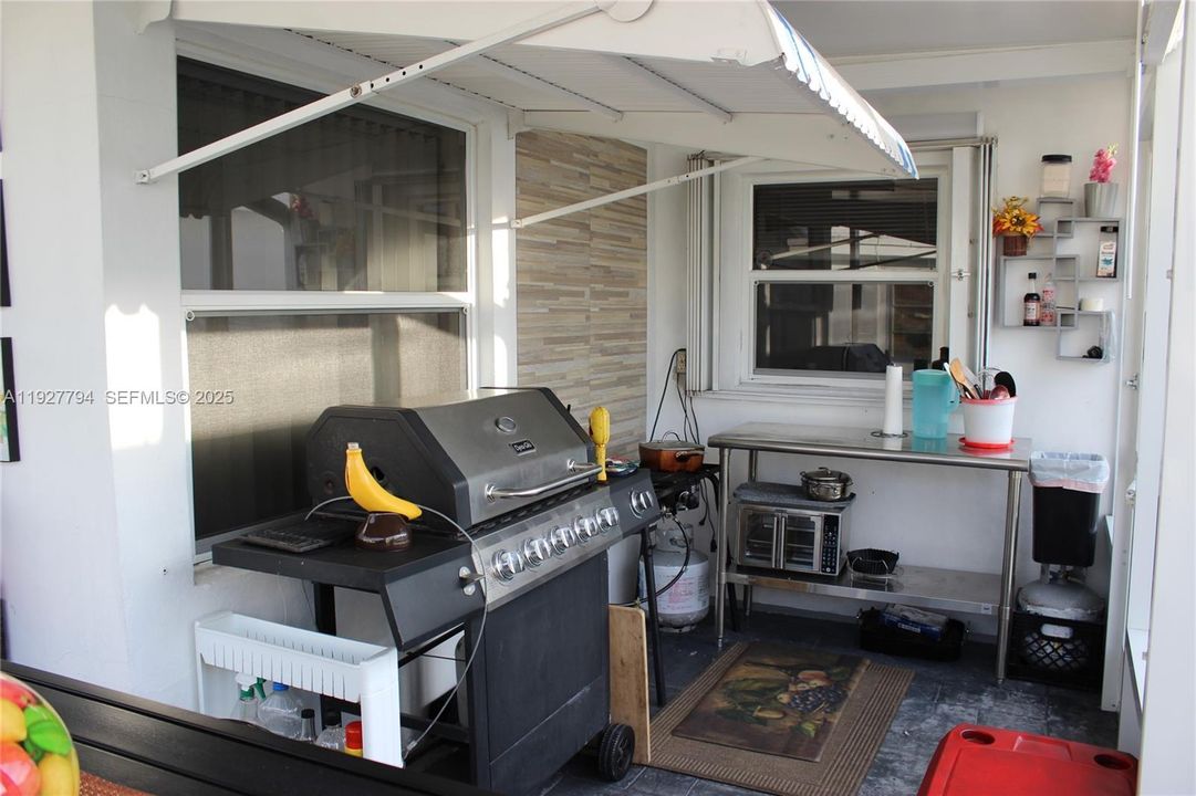 En Venta: $320,000 (2 camas, 2 baños, 1394 Pies cuadrados)