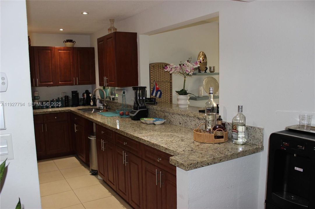 En Venta: $320,000 (2 camas, 2 baños, 1394 Pies cuadrados)