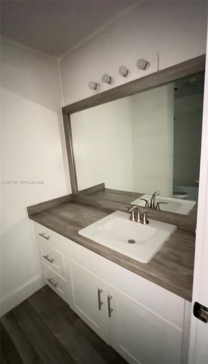 出租: $1,700 (1 贝兹, 1 浴室, 747 平方英尺)