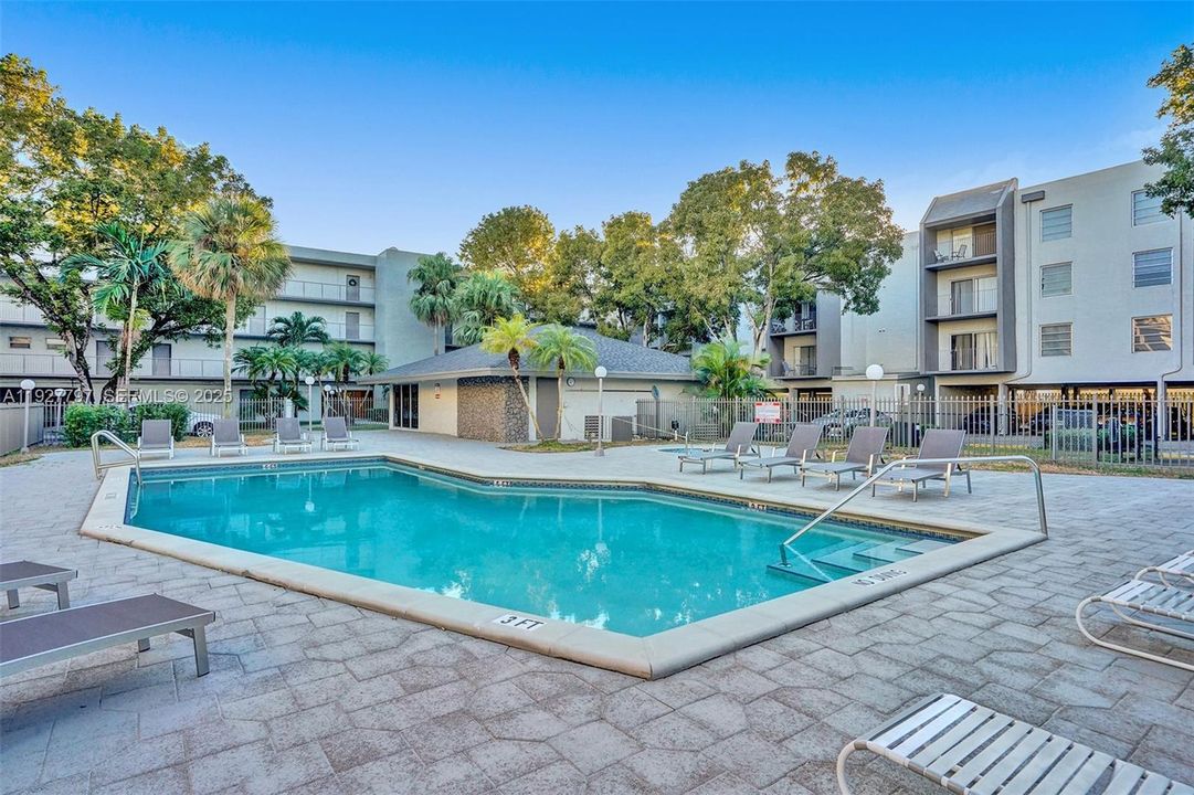 出租: $1,700 (1 贝兹, 1 浴室, 747 平方英尺)