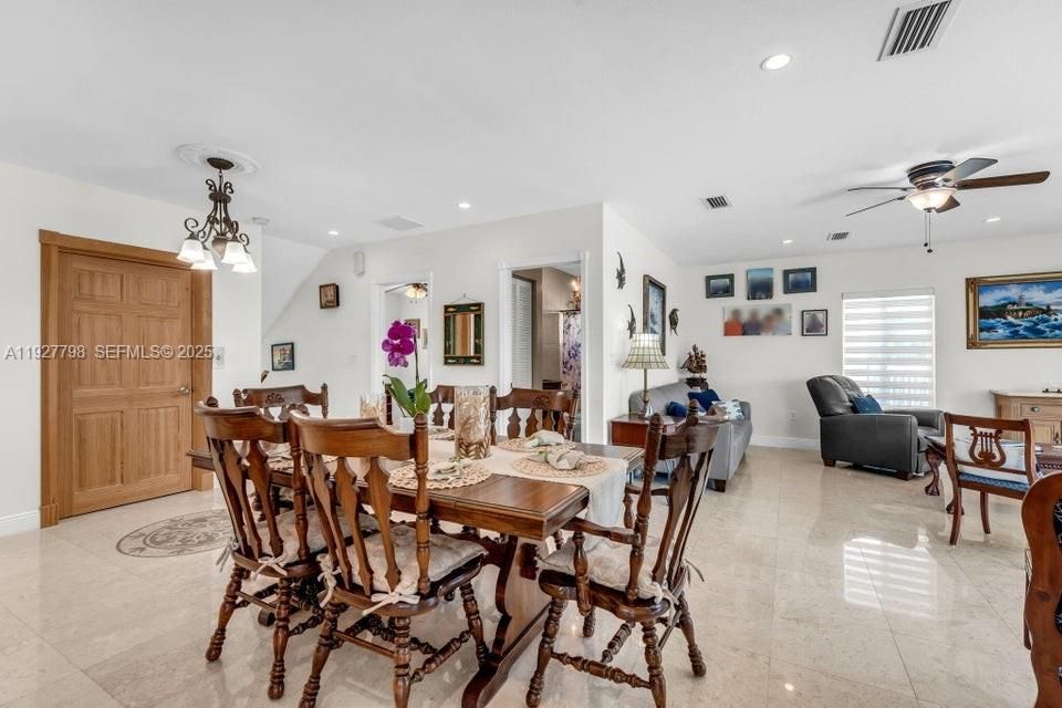 En Venta: $2,298,000 (4 camas, 3 baños, 2554 Pies cuadrados)