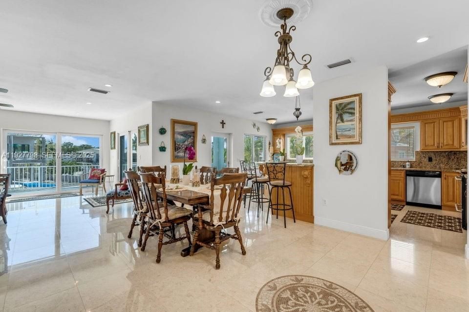 En Venta: $2,298,000 (4 camas, 3 baños, 2554 Pies cuadrados)