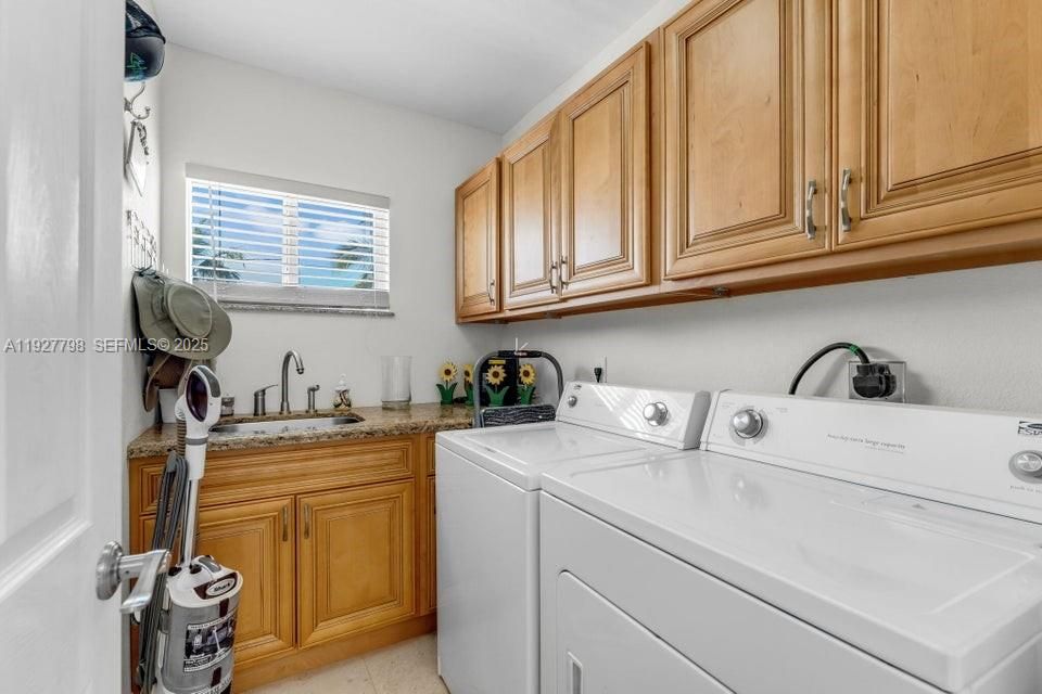 En Venta: $2,298,000 (4 camas, 3 baños, 2554 Pies cuadrados)