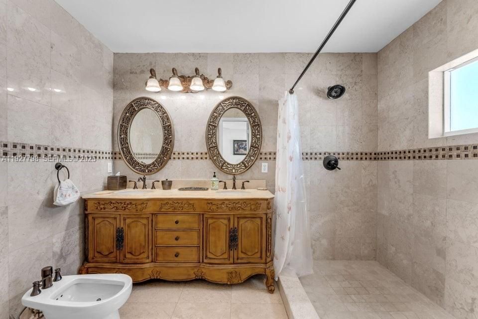 En Venta: $2,298,000 (4 camas, 3 baños, 2554 Pies cuadrados)