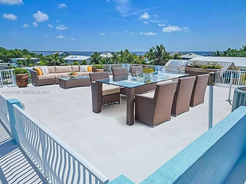 En Venta: $2,298,000 (4 camas, 3 baños, 2554 Pies cuadrados)