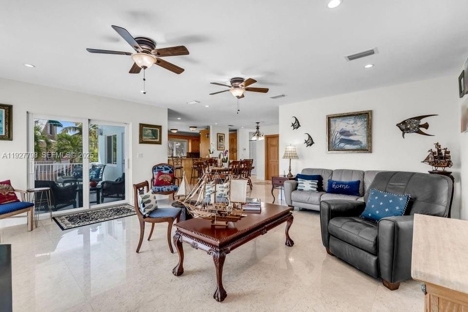 En Venta: $2,298,000 (4 camas, 3 baños, 2554 Pies cuadrados)