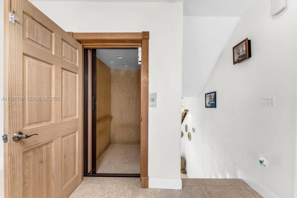 En Venta: $2,298,000 (4 camas, 3 baños, 2554 Pies cuadrados)