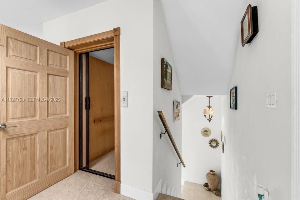 En Venta: $2,298,000 (4 camas, 3 baños, 2554 Pies cuadrados)