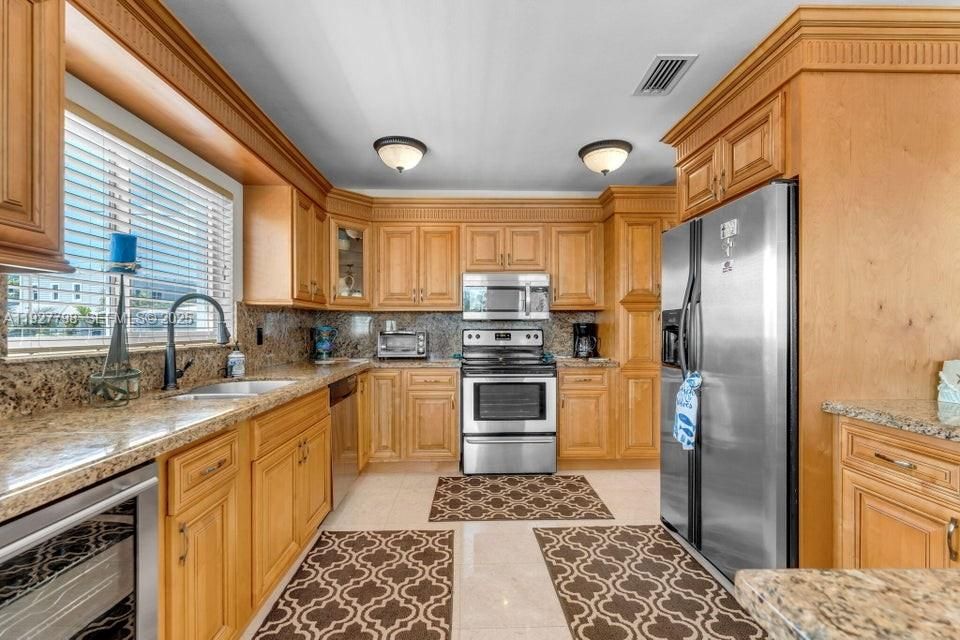 En Venta: $2,298,000 (4 camas, 3 baños, 2554 Pies cuadrados)