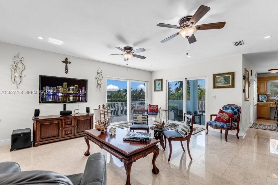 En Venta: $2,298,000 (4 camas, 3 baños, 2554 Pies cuadrados)