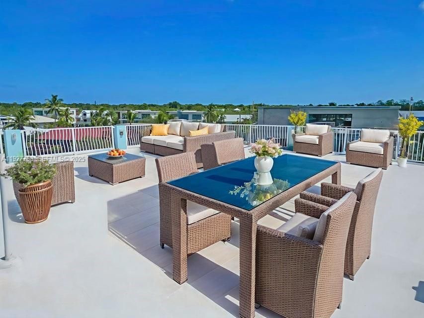 En Venta: $2,298,000 (4 camas, 3 baños, 2554 Pies cuadrados)