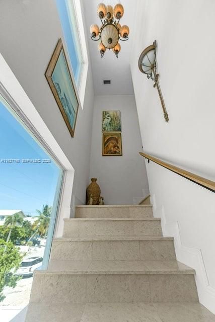 En Venta: $2,298,000 (4 camas, 3 baños, 2554 Pies cuadrados)