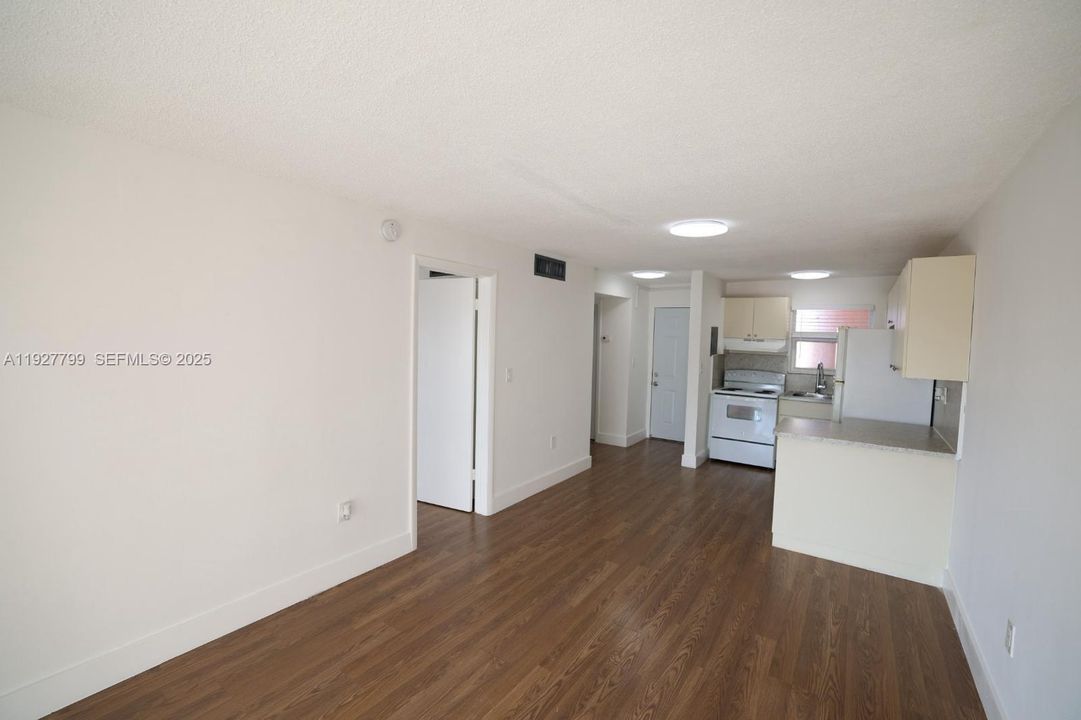 For Rent: $1,800 (1 beds, 1 baths, 31279 Square Feet)